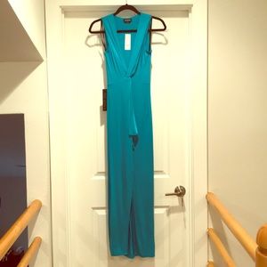 NWT Bebe Summer Dream Sleeveless Twistfront Gown